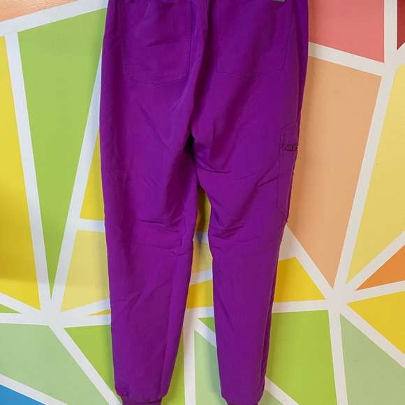 FIGS Technical Collection Scrub Set Beautiful vibrant fuchsia top xxs, bottom xs - Picture 6 of 6